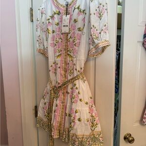 Chic Floral Mini Dress in White and Pink